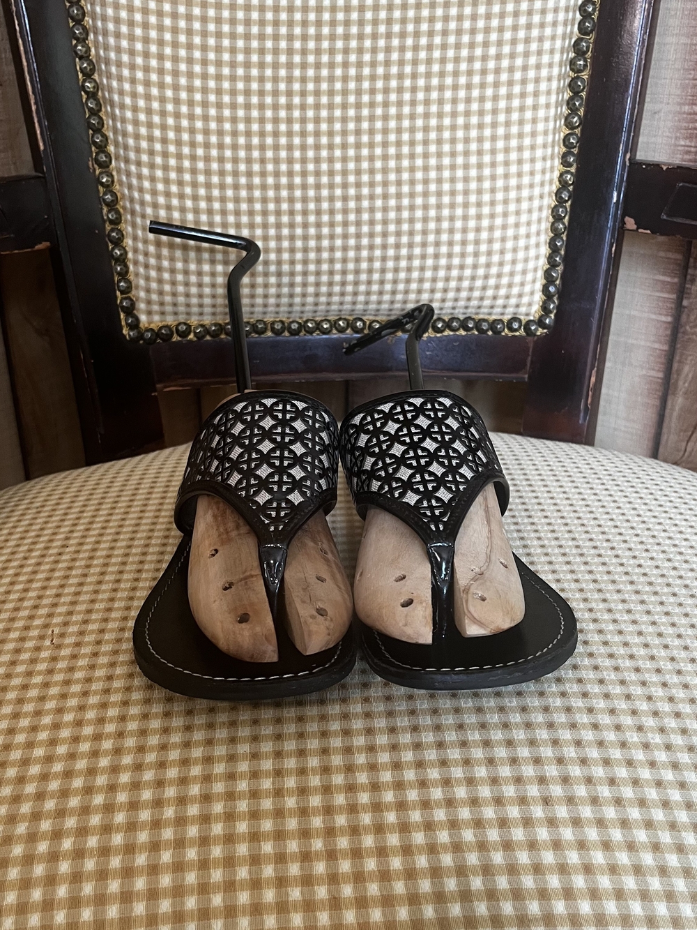 💋 Tory Burch Amara Laser-Cut Leather Thong Sandal